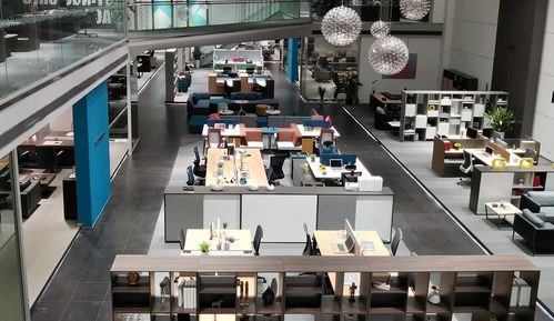 設計驅動創新，服務贏得信賴 中山市品盛家具攜冠品盛辦公家具深耕會務服務新篇章
